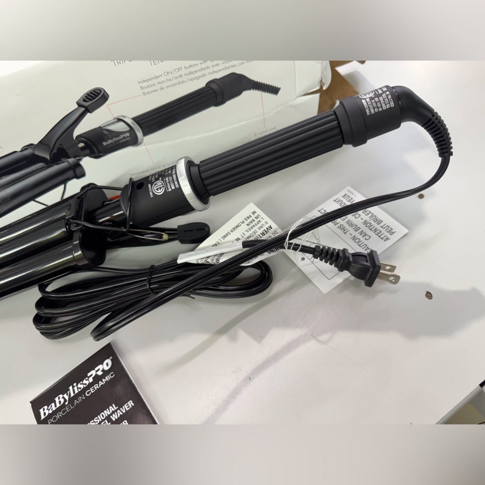 BaBylissPRO Porcelain Ceramic Triple Barrel Waver - Picture 6 of 7
